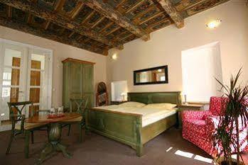 U Tří Bubnů Hotel 3*
